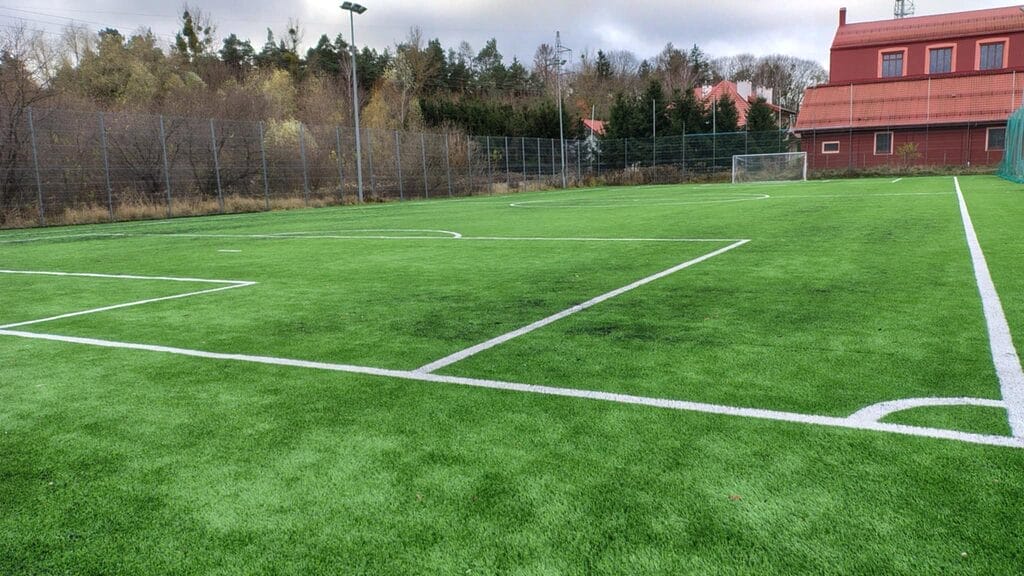 Ostródzkie Orliki otwarte po remoncie. Centrum Sportu zmienia regulamin - korki zostaw w domu 4 Orlik