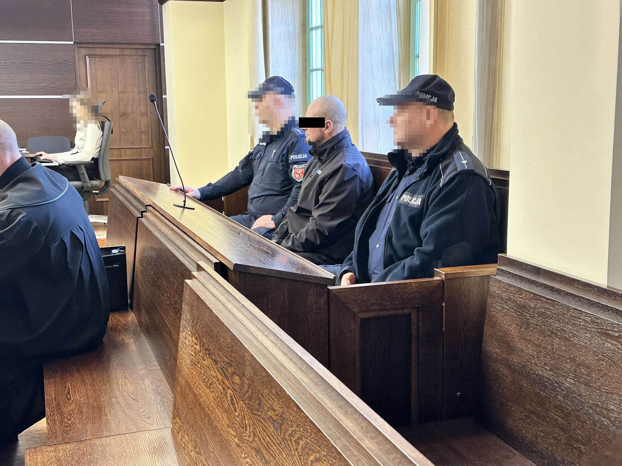 Tragiczny wypadek w Piławkach: Sąd wydał wyrok w sprawie kierowcy który przejechał mężczyznę 16 11 miesięcy spędzi za kratami za nieudzielenie pomocy