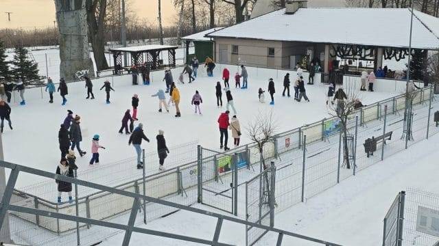 Ostatnia szansa na łyżwy w Ostródzie! 13 Lodowisko w Ostródzie tylko do niedzieli 23-02-2025