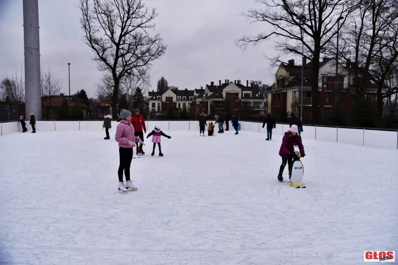 Wiemy kiedy zamykają ostródzkie lodowisko. Sprawdźcie ile osób do tej pory poślizgało się na tafli 15 lodowisko