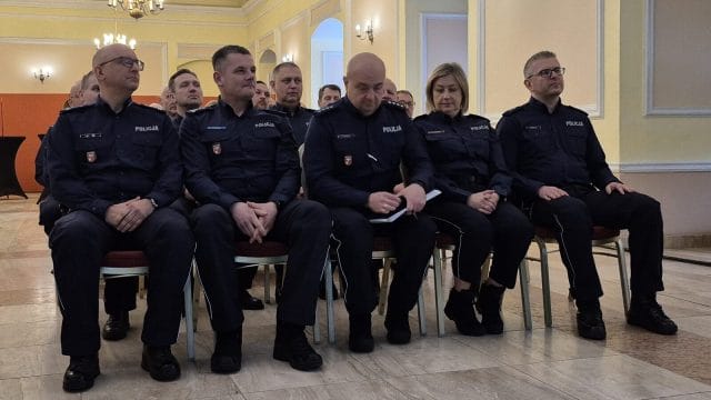 Najwięcej wypadków w sierpniowe piątki. Policjanci uroczystą odprawą w zamku podsumowali ubiegł rok 18 odprawa kpp25 czolo
