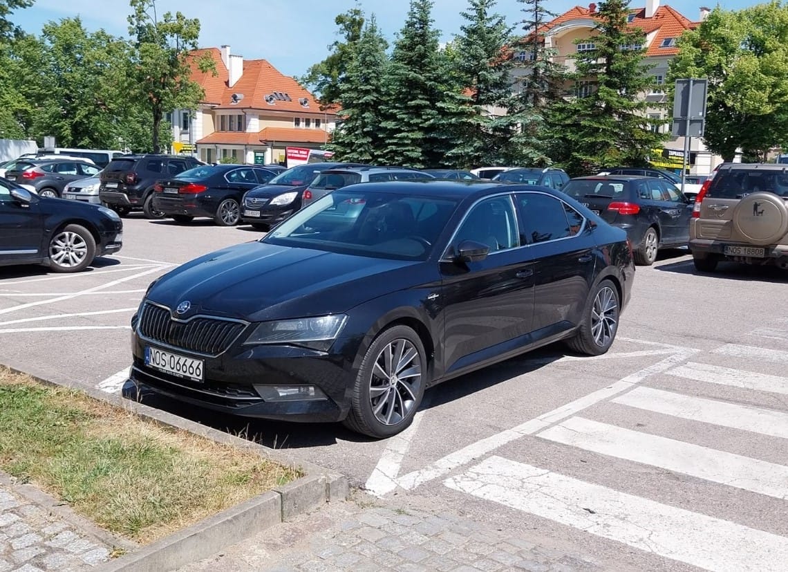 Starostwo sprzedaje służbową Skodę – okazja dla mieszkańców powiatu? 20 skoda 06666b