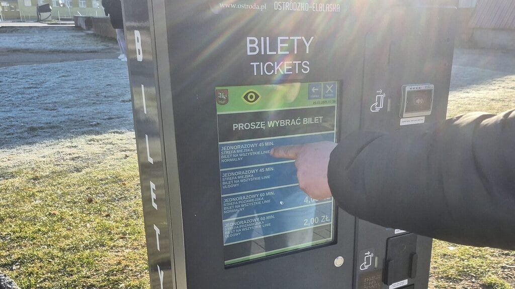 Papierowe bilety autobusowe w Ostródzie. Mamy dane sprzedaży za maj 2025 roku!