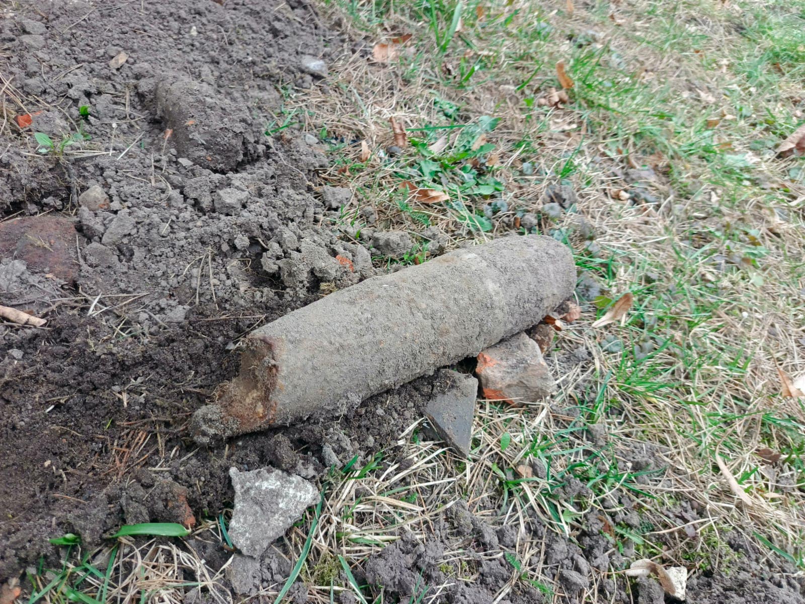 Miłakowo: Niewybuchy w pobliżu kościoła. Na miejsce jedzie patrol sapersko-minerski 1 Niewybuch