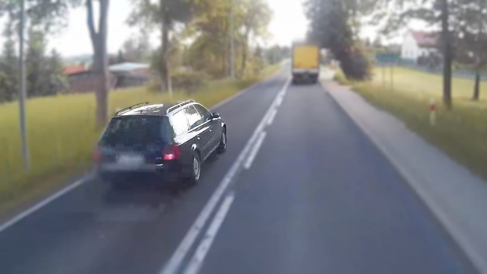 Region: Ale poszedł! Policja publikuje nagranie w ramach kampanii "STOP agresji drogowej" 1 Wyprzedzanie