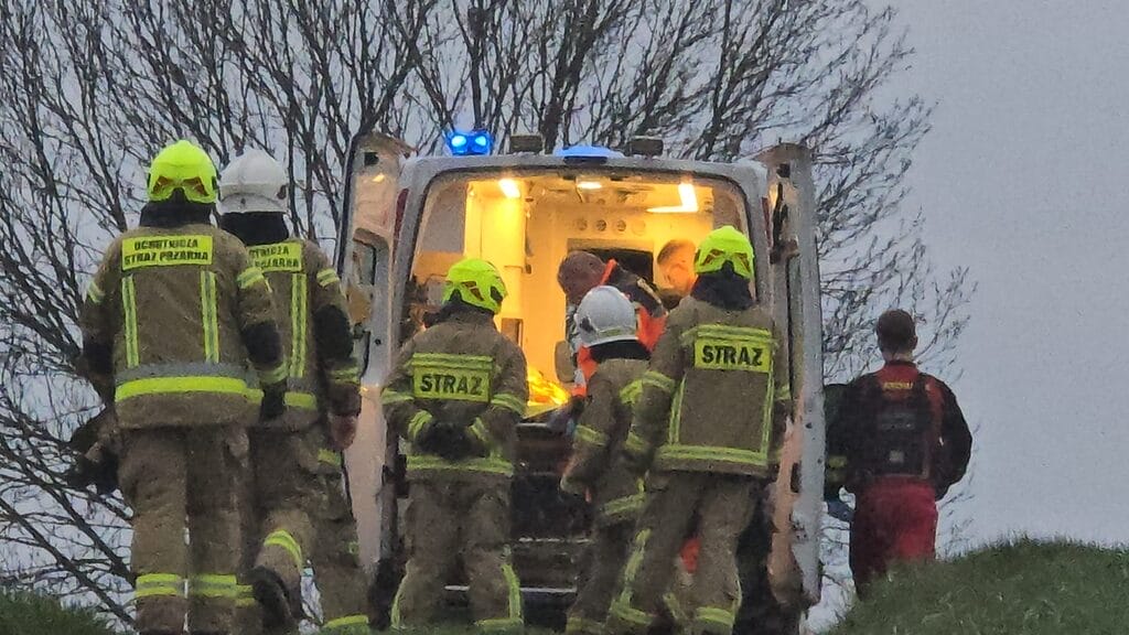 Wypadek Budwity - Opel Uderzył W Drzewo