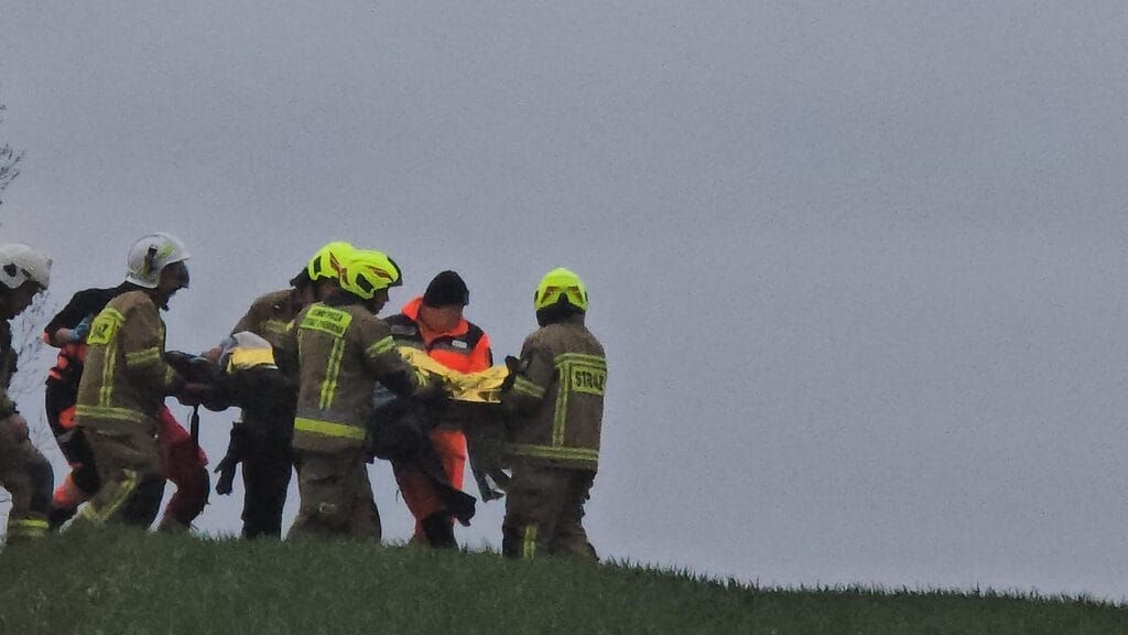 Wypadek Budwity - Opel Uderzył W Drzewo