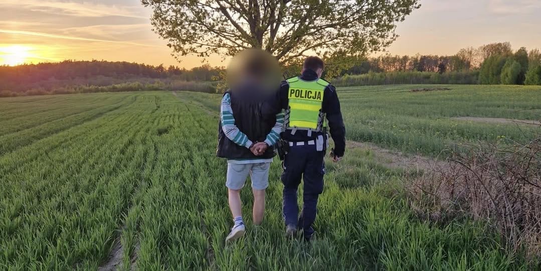 Pościg w gminie Ostróda! Policjanci gonili uciekiniera na piechotę. 1 Pościg W Gminie Ostróda. Policjanci Musieli Gonić Kierowce Na Piechotę.