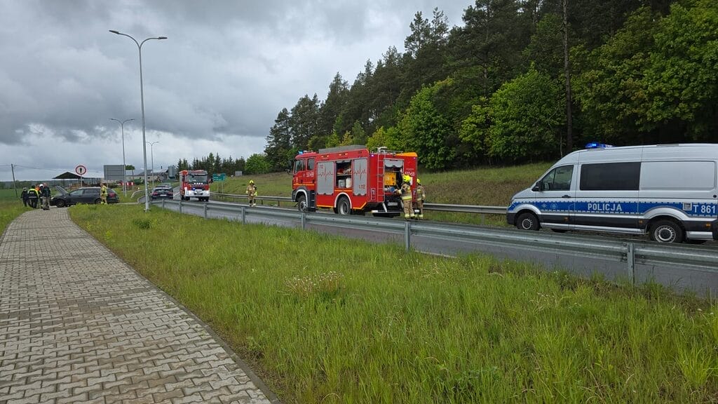 Auto w ogniu na ekspresowej 5.