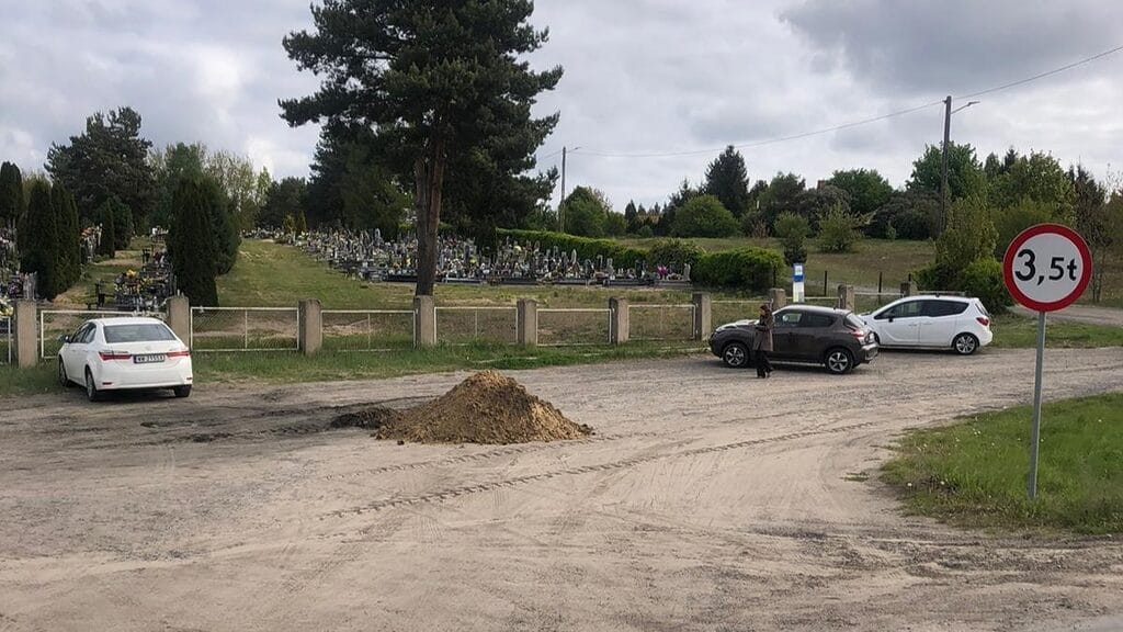 Ostróda: Cmentarz przy Spokojnej będzie większy! Trwa sprawdzanie gruntu 14 Cmentarz Przy Ulicy Spokojnej W Ostródzie Będzie Większy.