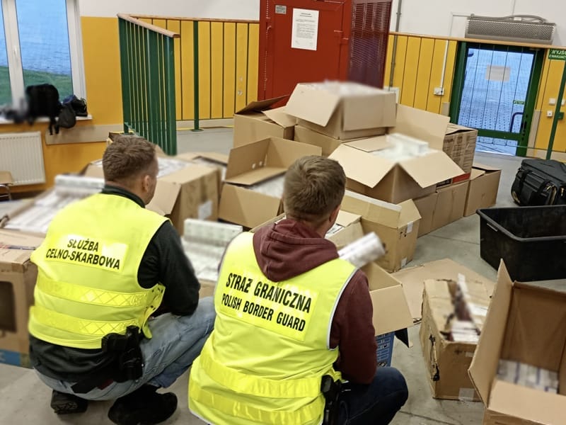 Przemytnicy Próbowali Przewieźć Nielegalne Papierosy