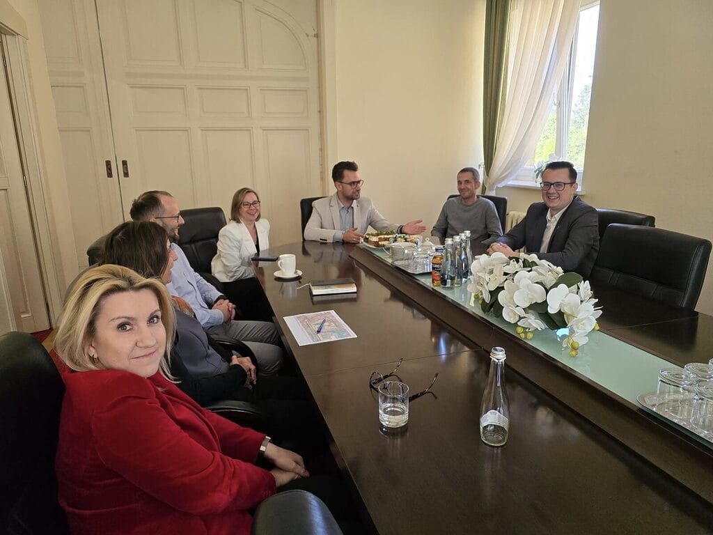 Schron w Ostródzie. Burmistrz Dąbrowski ma nowatorski plan 15 Schron W Ostródzie I Kętrzynie Będzie Identyczny Jak Hala Sportowa. Trwają Rozmowy W Tej Sprawie.