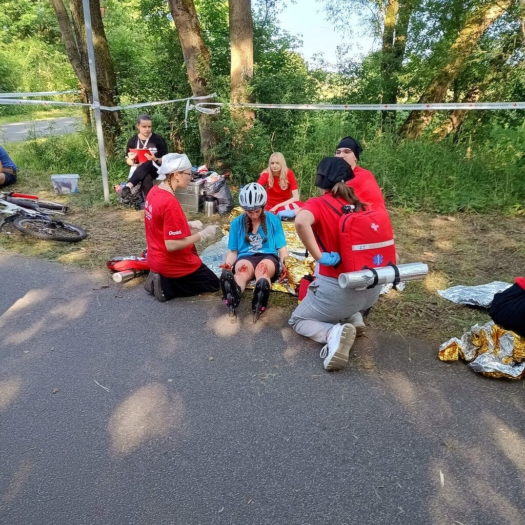 Mistrzostwa Polski Pierwszej Pomocy Pck - Ostródę I Region Reprezentowała Drużyna Z Ekonomika.