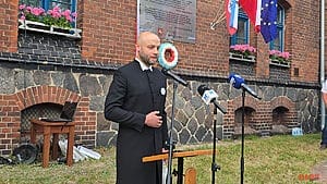 500 lat Reformacji w Ostródzie: nazwanie Ronda Reformacji i odsłonięcie pamiątkowej tablicy 28 500 Lat Reformacji Ostroda Rondo Tablica Gizewiusz 42
