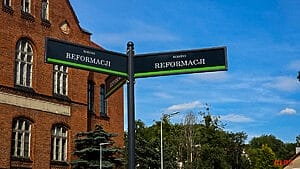 500 lat Reformacji w Ostródzie: nazwanie Ronda Reformacji i odsłonięcie pamiątkowej tablicy 23 500 Lat Reformacji Ostroda Rondo Tablica Gizewiusz 82 1