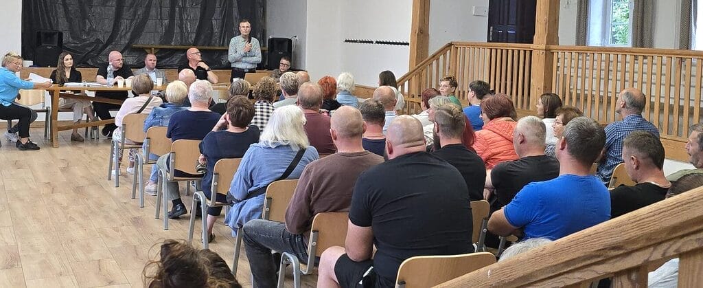 Florczaki: Planowane centrum badawczo-hodowlane drobiu budzi protest mieszkańców 3 Florczaki, Protest - Zebranie Ferma Kur