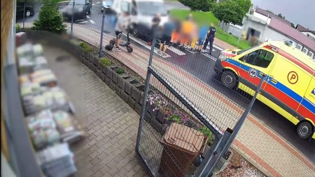 12-latek na hulajnodze wpadł pod auto w Lubawie. Cudem uniknął tragedii 13 Wypadek na hulajnodze hulajnoga Lubawa