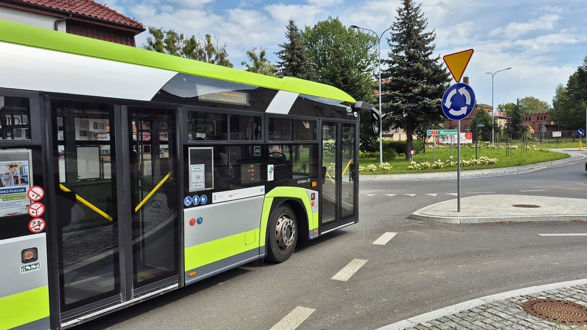 Wracamy do wypadku z udziałem miejskiego autobusu w Ostródzie. Złamana ręka, potłuczenia i dyskusja! 14 Złamana ręka, potłuczenia i dyskusja. Wracamy do wypadku z udziałem miejskiego autobusu w Ostródzie
