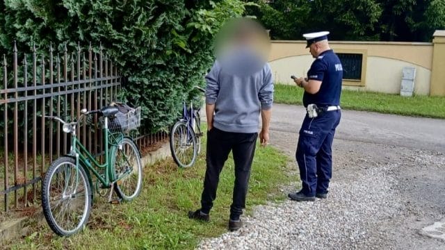Policja podsumowuje długi sierpniowy weekend na drogach. Pojedynek cyklistów - Morąg wygrał z Ostródą. 14 Długi sierpniowy weekend upłynął pod znakiem korków, wypadków i pijanych rowerzystów.