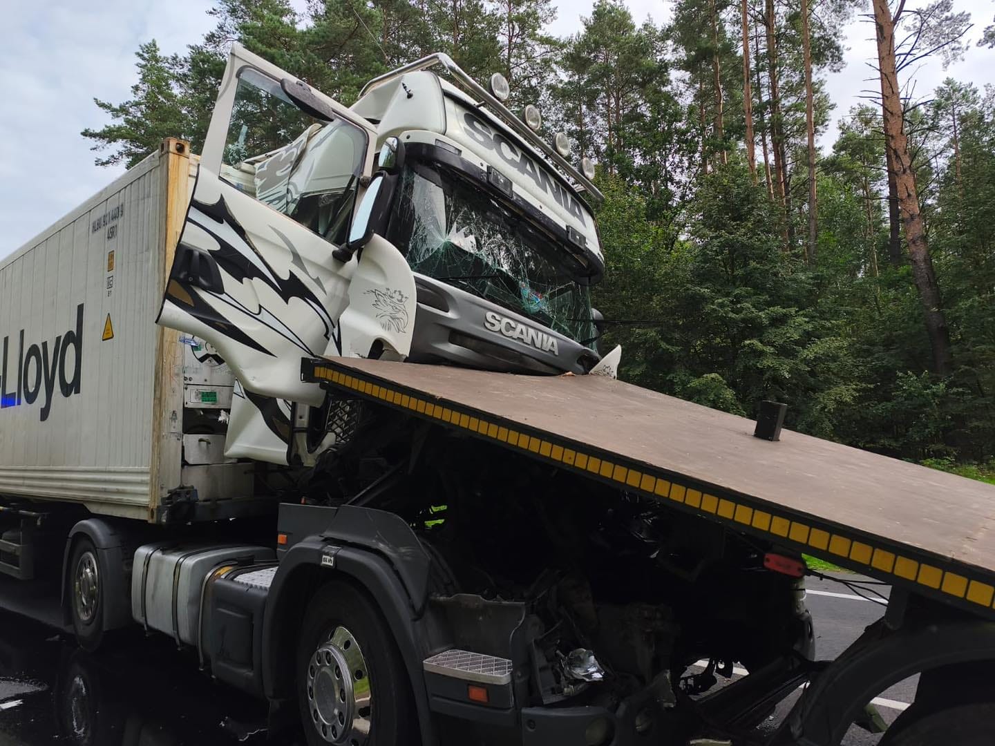 Wypadek Na Drodze Krajowej Numer 16 Ostróda-Olsztyn. W Nagladach Zderzyły Się 3 Ciężarówki.