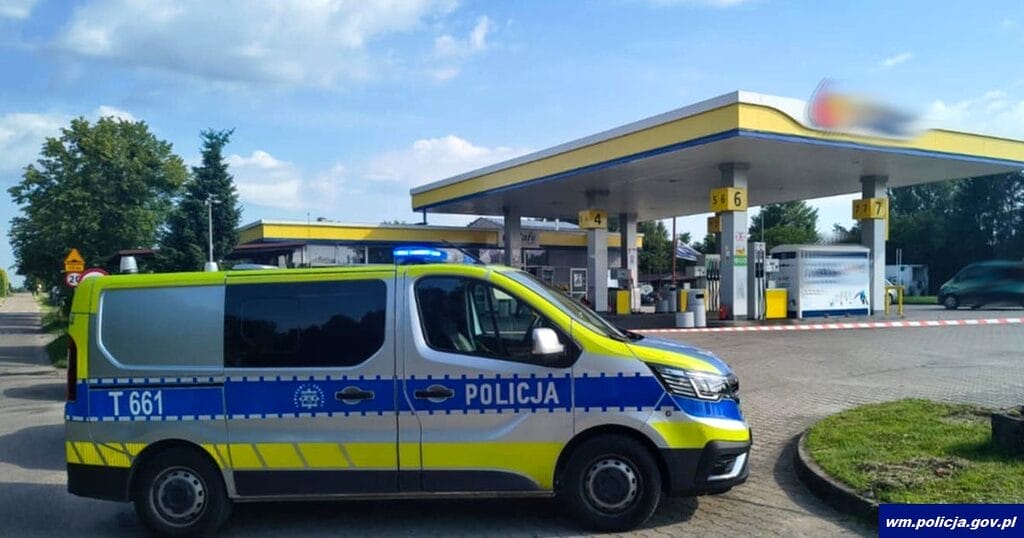 Próbował podpalić znajomych! Są zarzuty po zdemolowaniu stacji benzynowej pod Iławą 3 Próbował Podpalić Znajomych I Spowodował Zagrożenie Na Stacji Paliw.