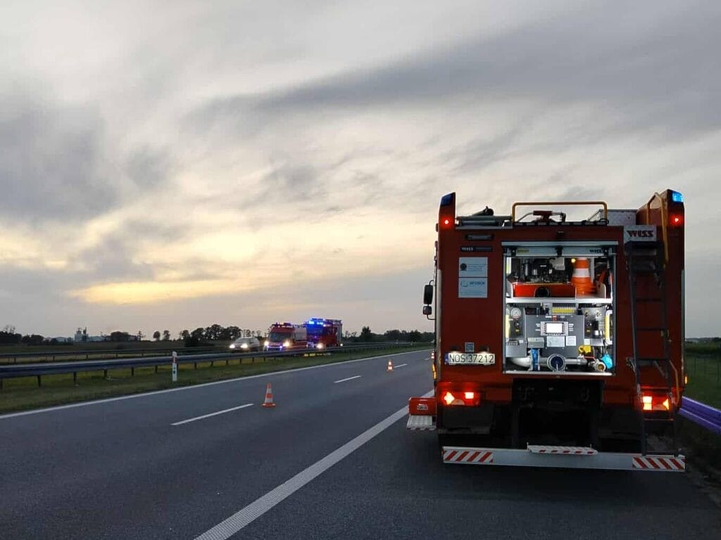 Wypadek na S7 pod Plękitami. Osobówka wjechała w tył Citroëna Jumpera – utrudnienia już minęły 3 Wypadek Na S7