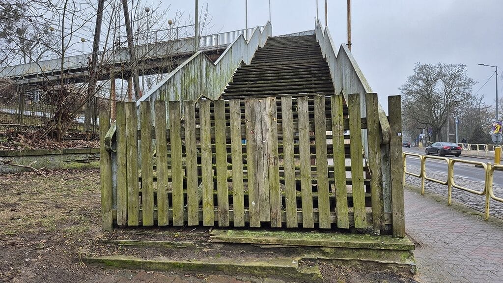 Kładka Nad Torami W Ostródzie Jeszcze Postoi. Wiele Zależy Od Pkp.