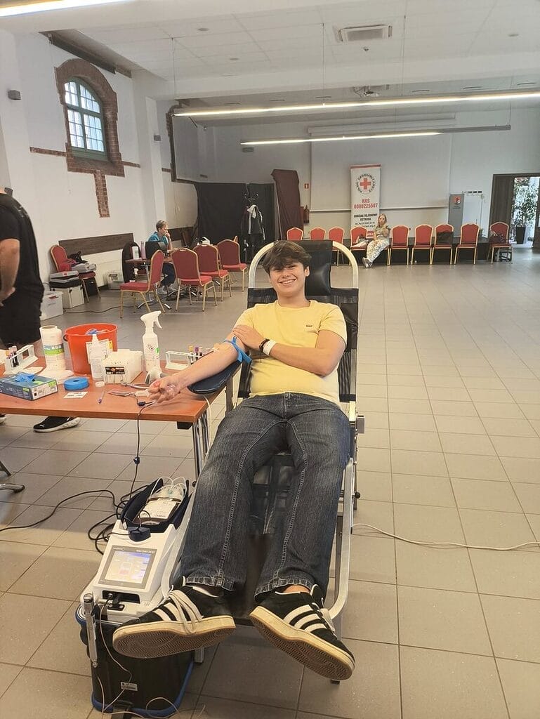 Udana akcja krwiodawstwa. Uczniowie Bażyniaka mają za sobą pierwszy raz 4 Udana Akcja Krwiodawstwa. Uczniowie Bażyniaka Mają Za Sobą Pierwszy Raz. Źródło: Liceum Ogólnokształcące W Ostródzie Imienia Jana Bażyńskiego.