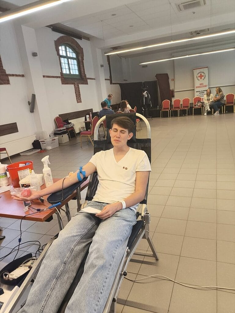 Udana akcja krwiodawstwa. Uczniowie Bażyniaka mają za sobą pierwszy raz 8 Udana Akcja Krwiodawstwa. Uczniowie Bażyniaka Mają Za Sobą Pierwszy Raz. Źródło: Liceum Ogólnokształcące W Ostródzie Imienia Jana Bażyńskiego.
