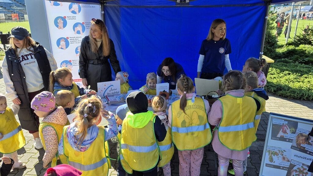 Zagrali Dla Wiktora. Policjanci I Samorządowcy Zjednoczeni W Szczytnym Celu.