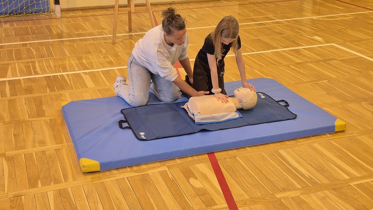 Europejski Dzień Przywracania Czynności Serca W Ostródzie. Uczniowie Sp5 Uczyli Się Nieść Pomoc