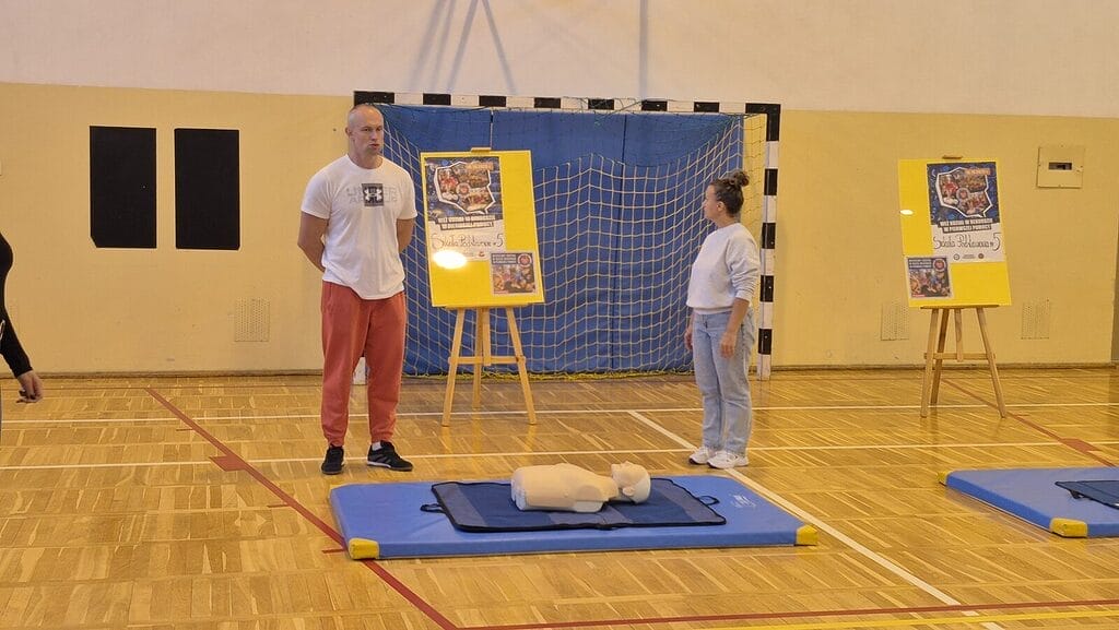 Europejski Dzień Przywracania Czynności Serca W Ostródzie. Uczniowie Sp5 Uczyli Się Nieść Pomoc