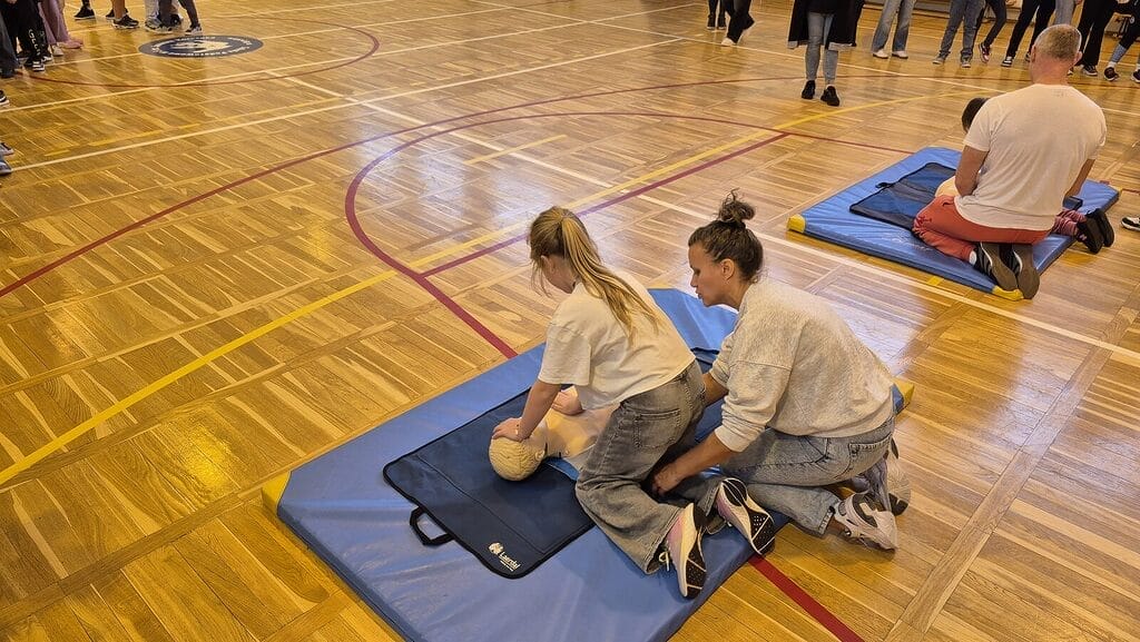 Europejski Dzień Przywracania Czynności Serca W Ostródzie. Uczniowie Sp5 Uczyli Się Nieść Pomoc
