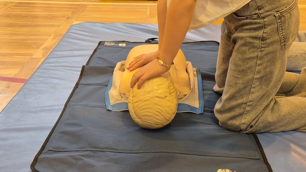 Europejski Dzień Przywracania Czynności Serca W Ostródzie. Uczniowie Sp5 Uczyli Się Nieść Pomoc