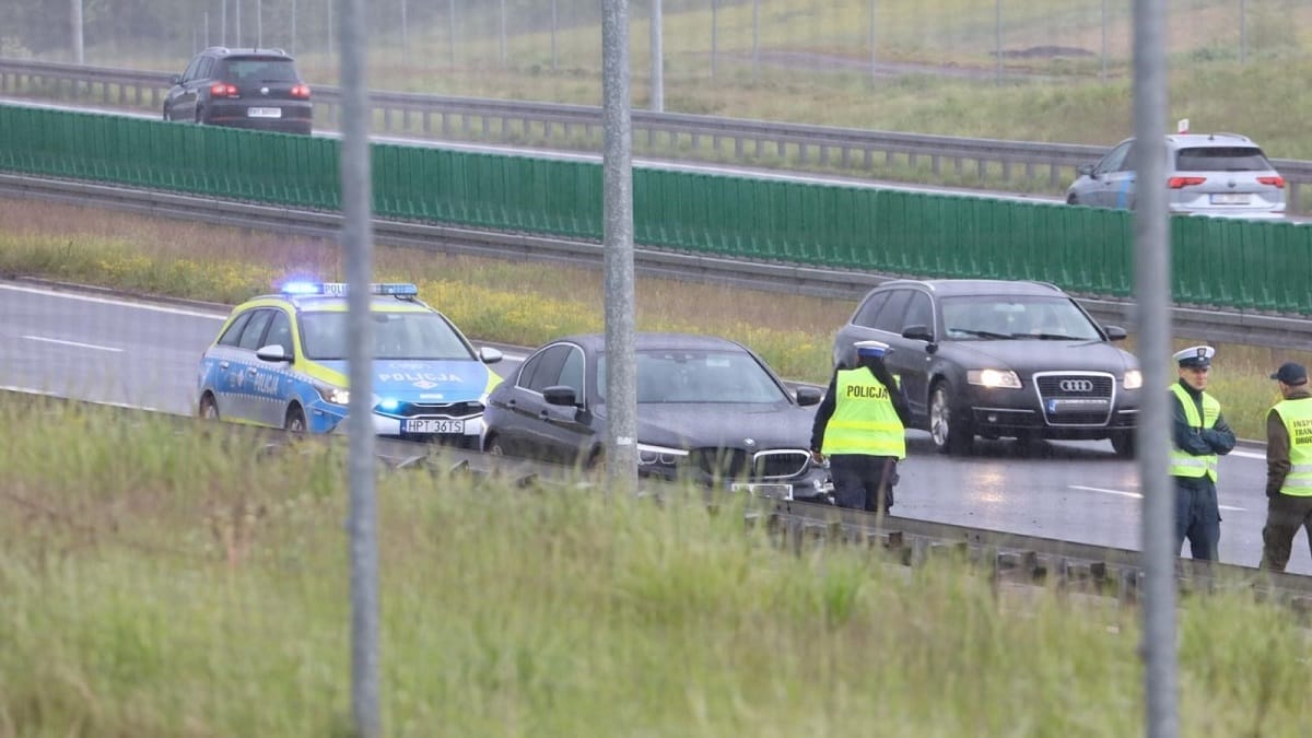 Wypadek Na Drodze Ekspresowej S7. Zderzyły Się Dwa Pojazdy