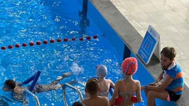 Na ten program czekaliście od lat! Wystartowała nauka pływania w Ostródzie 14 Na ten program czekaliście od lat! Wystartowała nauka pływania w Ostródzie