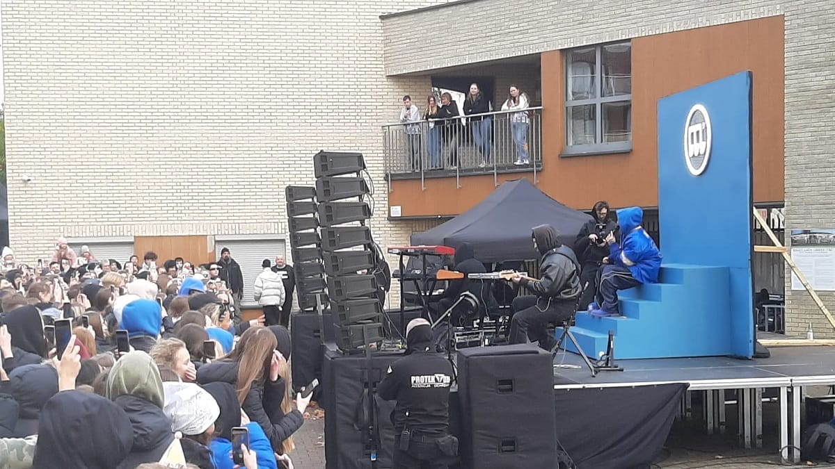 Sobel Zagrał W Ostródzie. Fani Docenili Jego Spontaniczny Koncert!