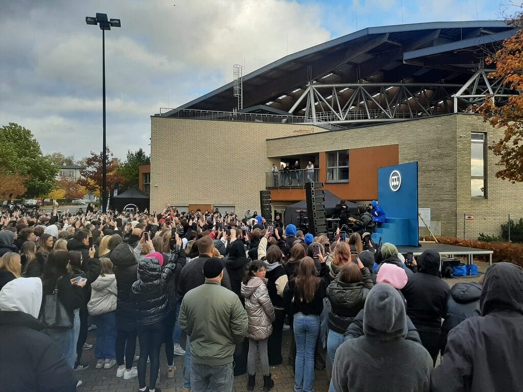 Sobel Zagrał W Ostródzie. Fani Docenili Jego Spontaniczny Koncert!