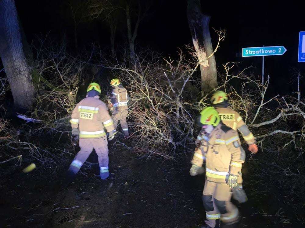 Wichura w powiecie ostródzkim - strażacy mieli pracowitą noc 3 Wichura W Powiecie Ostródzkim - Strażacy Mieli Pracowitą Noc