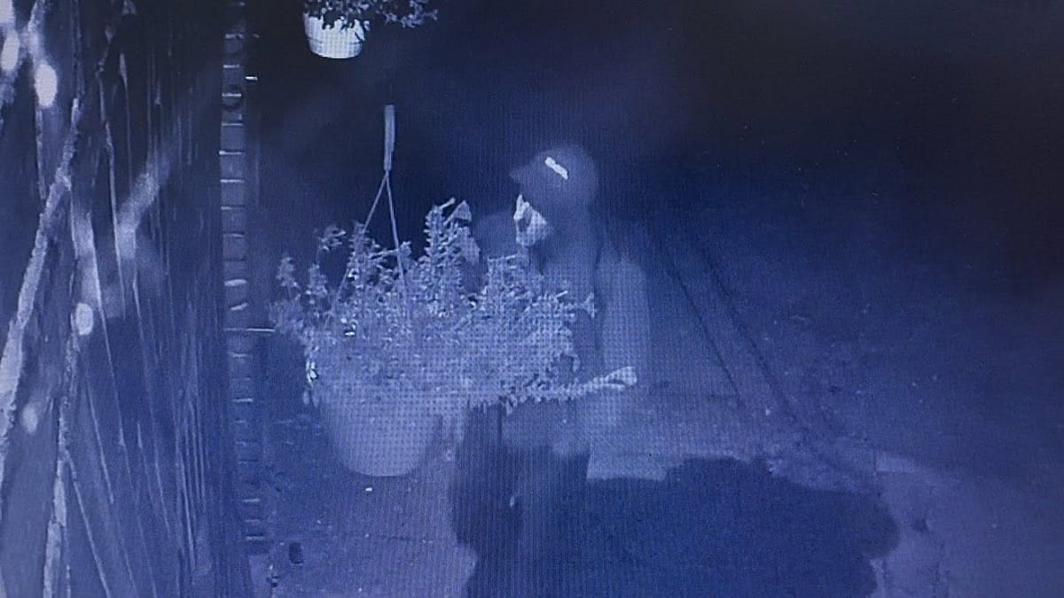 Policja Publikuje Wizerunek Złodzieja I Prosi O Pomoc. Chodzi O Włamanie Do Ostródzkiej Parafii