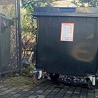 Nowe pojemniki na tekstylia w Ostródzie. Antracyt zastąpił czerwień 6 Nowe Pojemniki Na Tekstylia W Ostródzie. Antracyt Zastąpił Czerwień