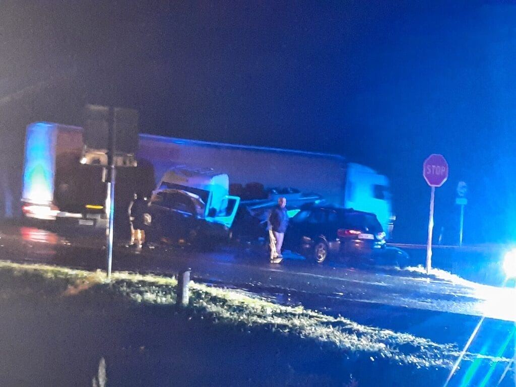 Karambol na krajowej 16 pod Ostródą. Zderzyły się 4 pojazdy! 6 Karambol Na Krajowej 16 Pod Ostródą. Zderzyły Się 4 Pojazdy! - Zdjęcia