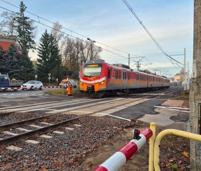 Przejazd kolejowo-drogowy w Ostródzie otwarty. Wiosną poprawki!