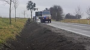 Niewybuchy przy drodze wojewódzkiej 542 - saperzy w akcji 23 Niewybuchy Przy Drodze Wojewódzkiej - Saperzy W Akcji