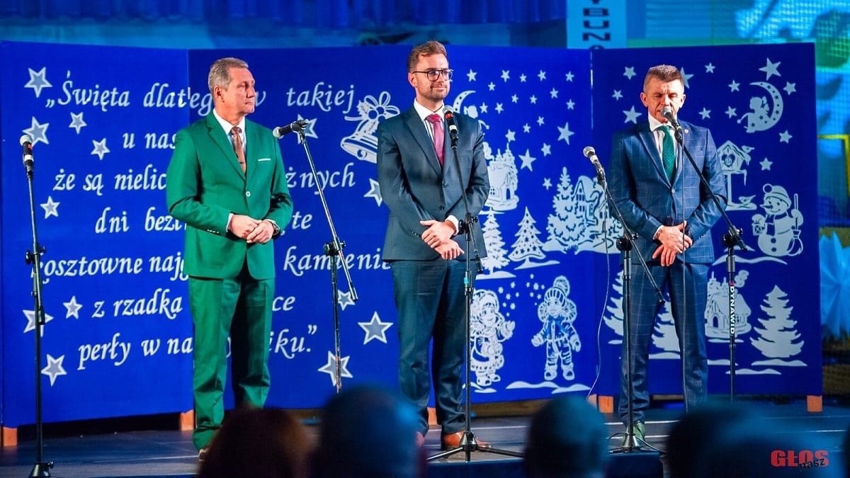 Wigilia i Pchli Targ w Ostródzie. Świątecznie w hali sportowej 1 Wigilia I Pchli Targ W Ostródzie. Świątecznie W Hali Sportowej