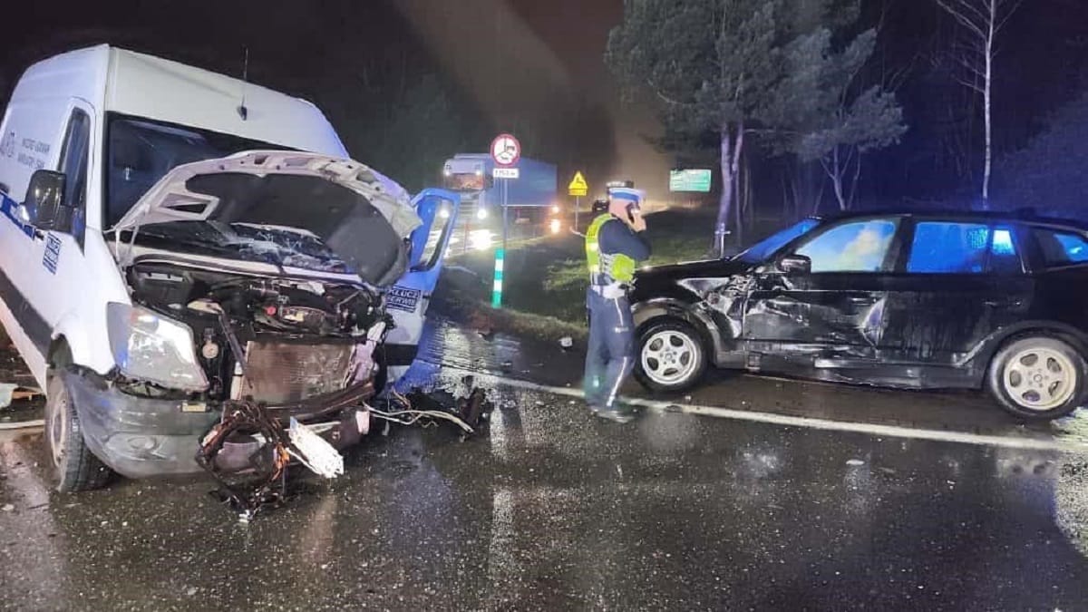 Karambol na krajowej 16 pod Ostródą. Zderzyły się 4 pojazdy! 1 Karambol Na Krajowej 16 Pod Ostródą. Zderzyły Się 4 Pojazdy! - Zdjęcia