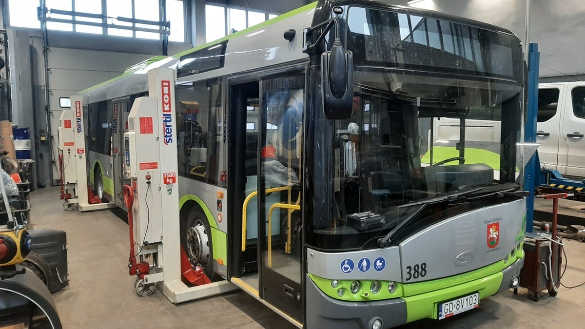 Zapasowy autobus dojechał do Ostródy. Prezes Wawrzyński uzupełnia flotę 1 Zapasowy Autobus Dojechał Do Ostródy. Prezes Wawrzyński Uzupełnia Flotę