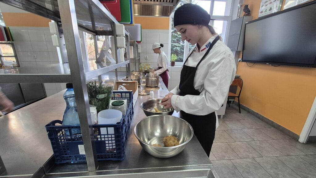 Lorek Z Programu Masterchef Oceniał Pierogi W Ostródzie.