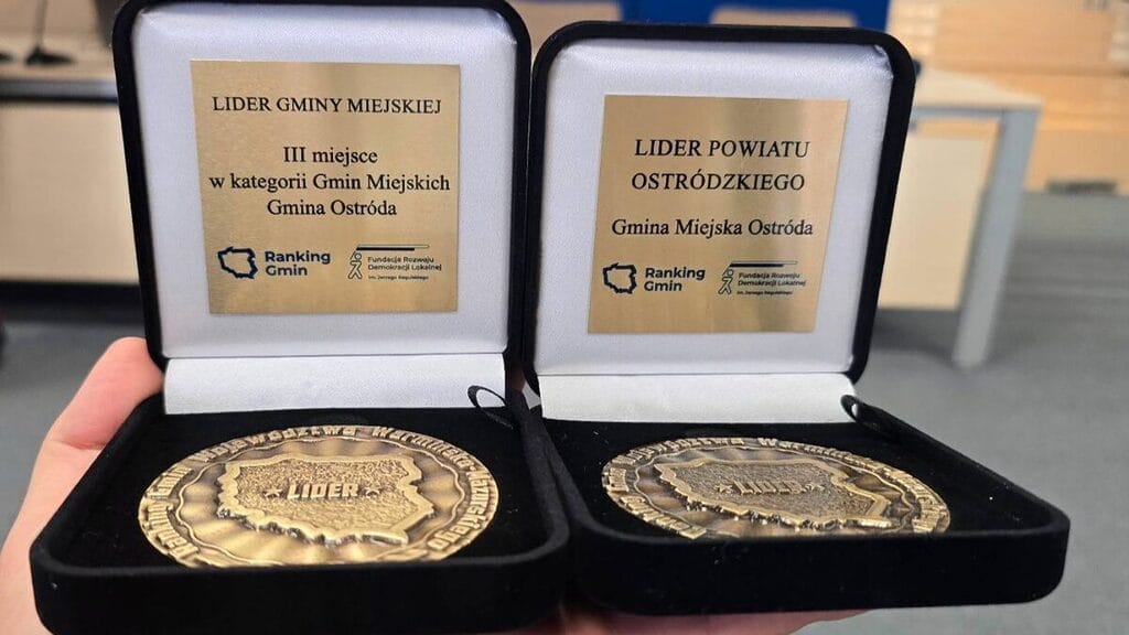 Statuetki Przyznane Miastu Ostróda W Rankingu Gmin Województwa Warmińsko-Mazurskiego 2025.