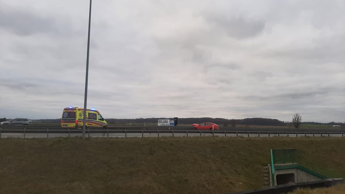 Osobówka Uderzyła W Bariery W Liksajnach W Gminie Miłomłyn